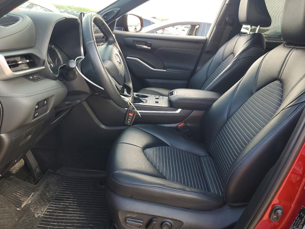2023 Toyota Highlander - Image 7