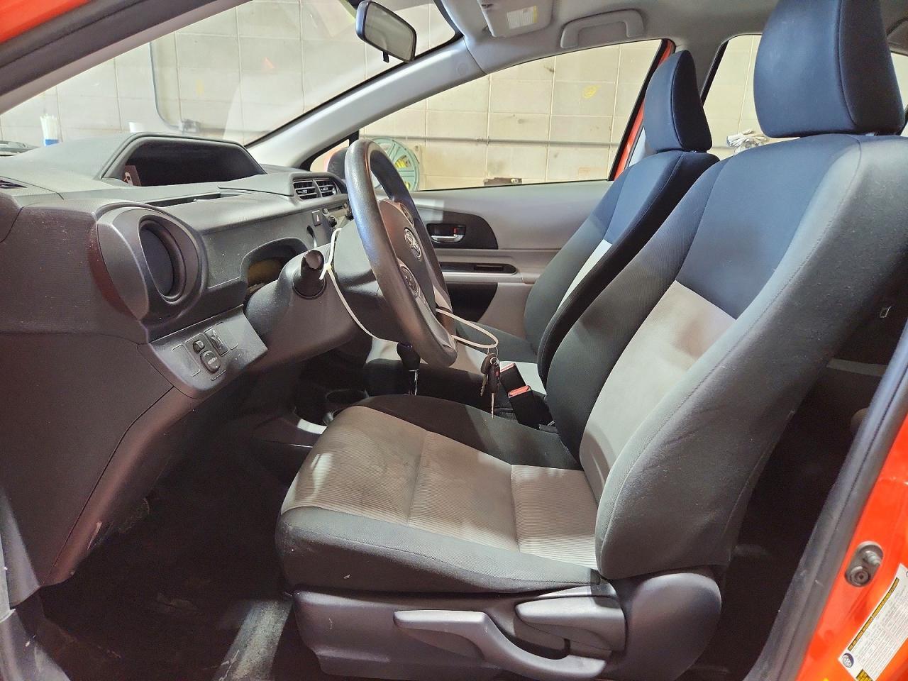 2014 Toyota Prius C Two - Фото 7
