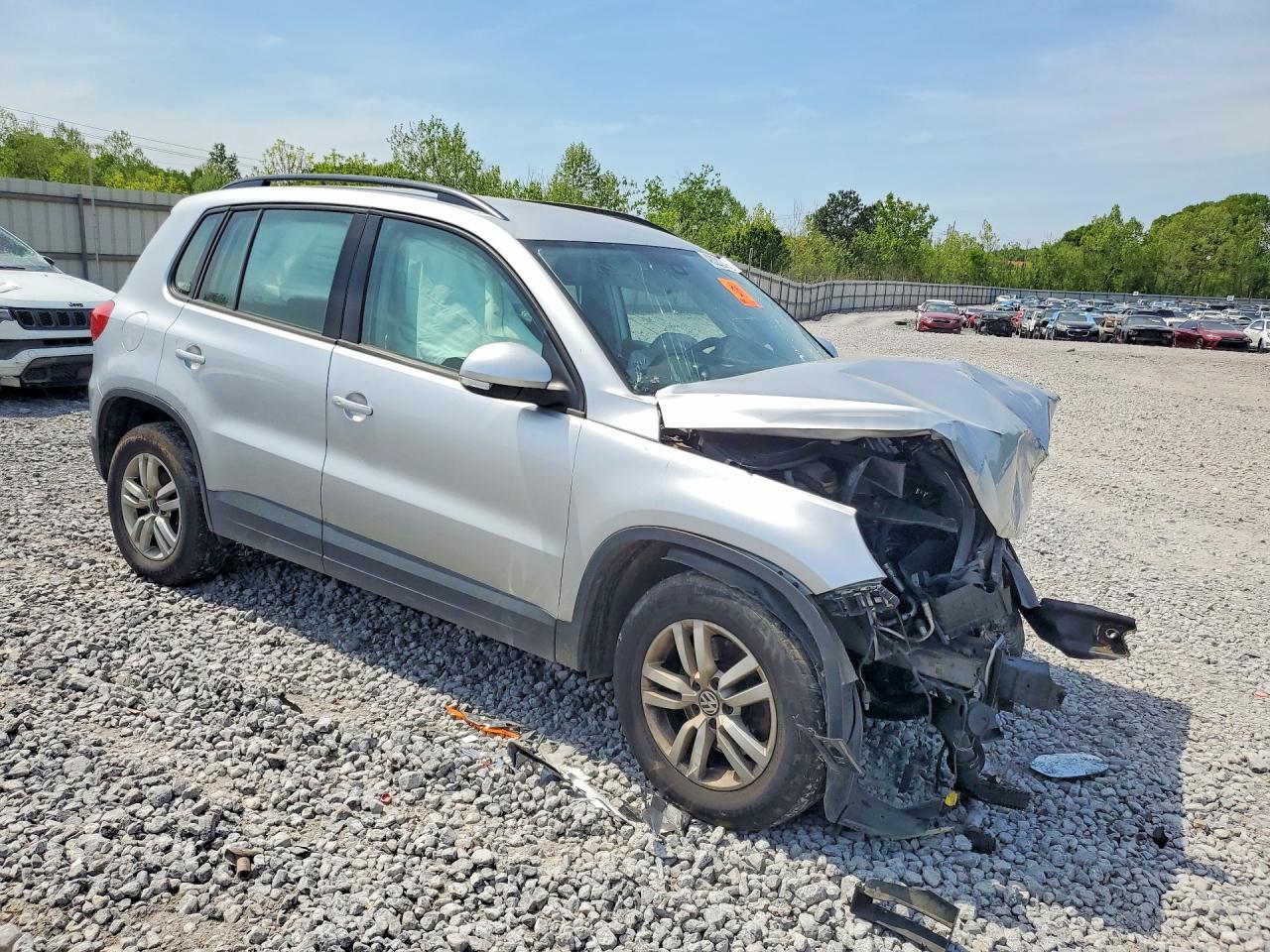 2016 Volkswagen Tiguan S - Фото 4