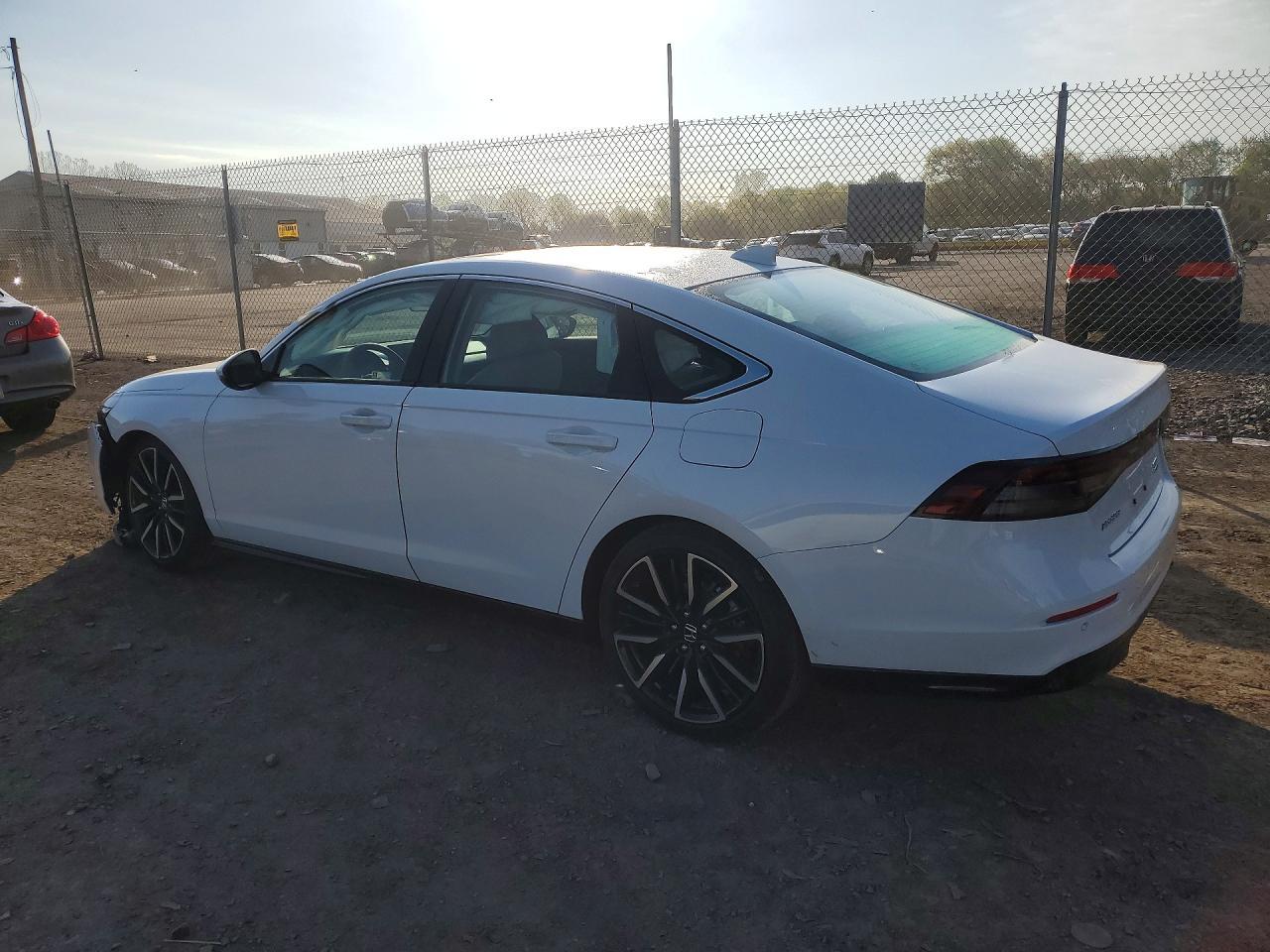 2026 Honda Accord Touring Hybrid - Фото 2
