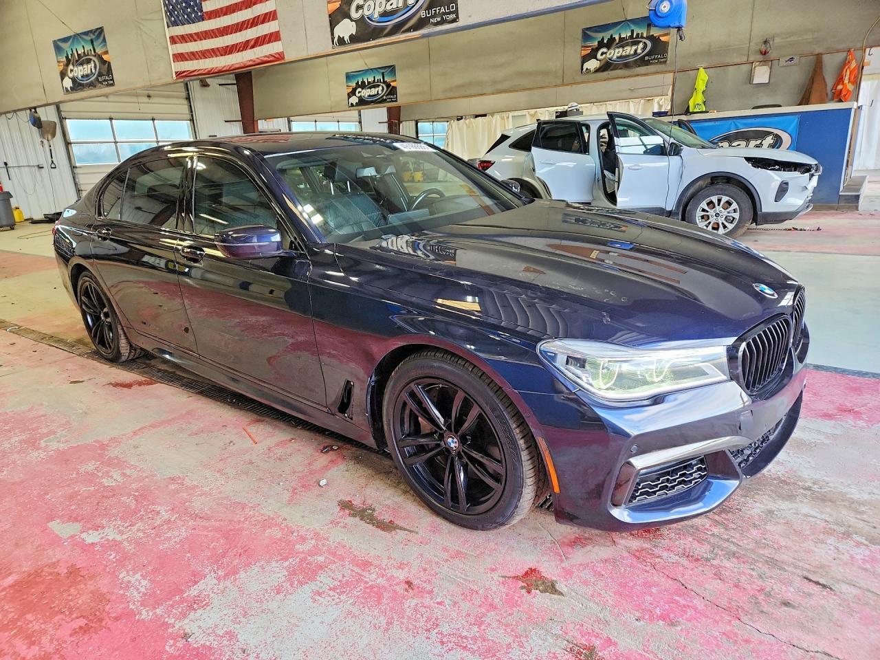 2017 BMW 750 Xi - Фото 4