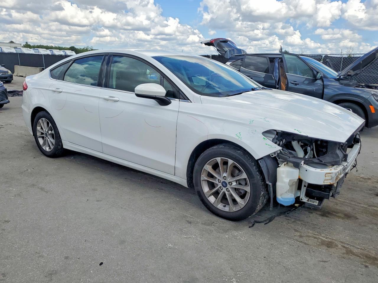 2020 Ford Fusion Se - Фото 4