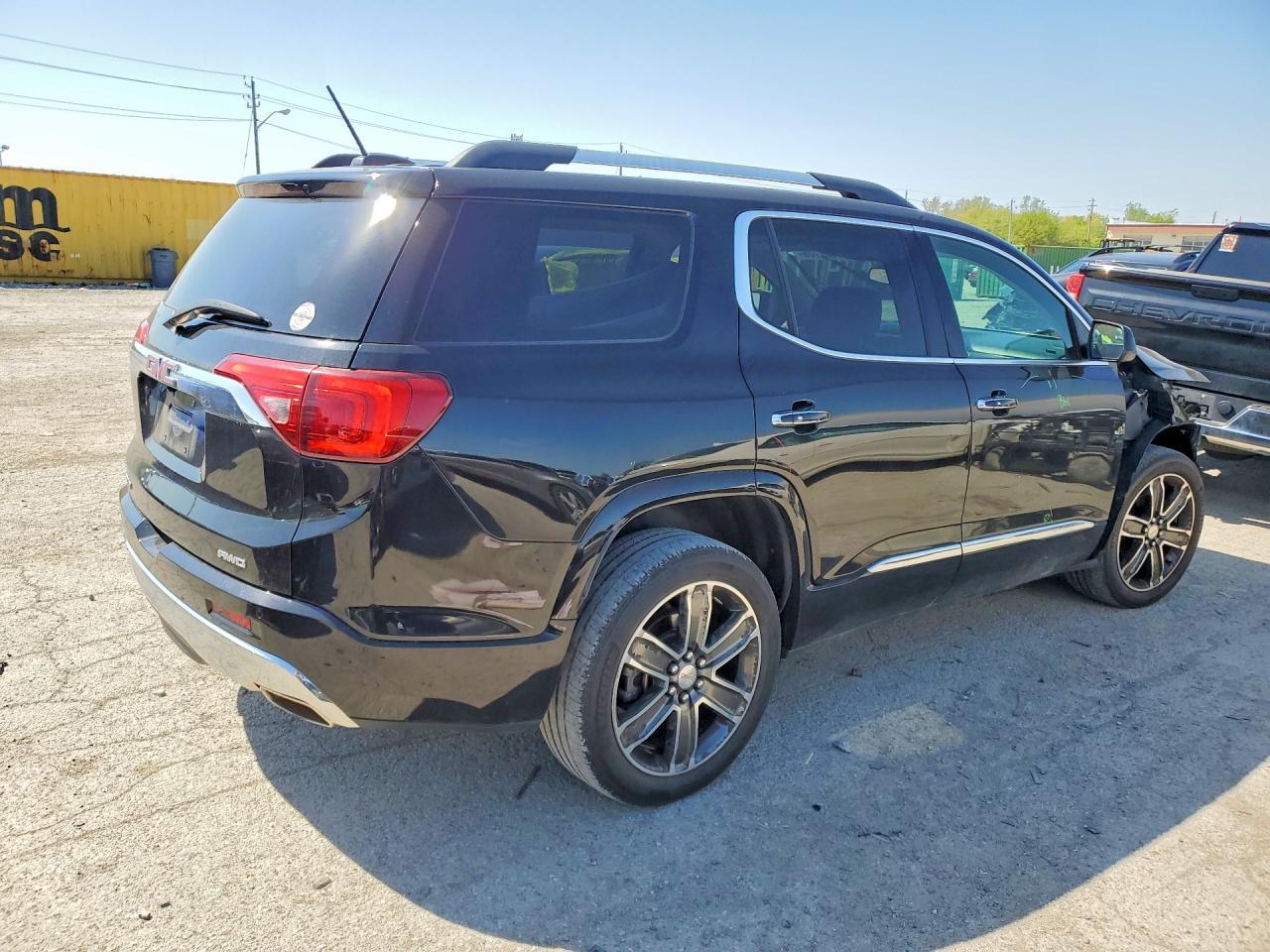 2017 GMC Acadia Denali - Фото 3