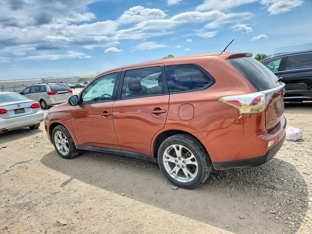 2014 Mitsubishi Outlander Se - Фото 2