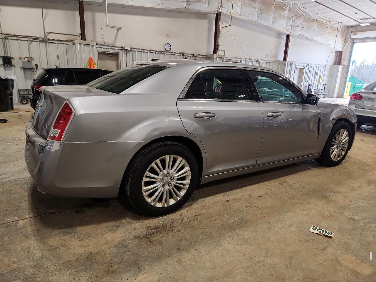 2014 Chrysler 300 - Фото 3