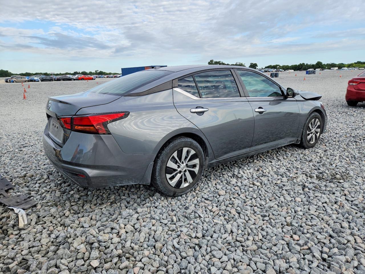 2019 Nissan Altima S - Фото 3