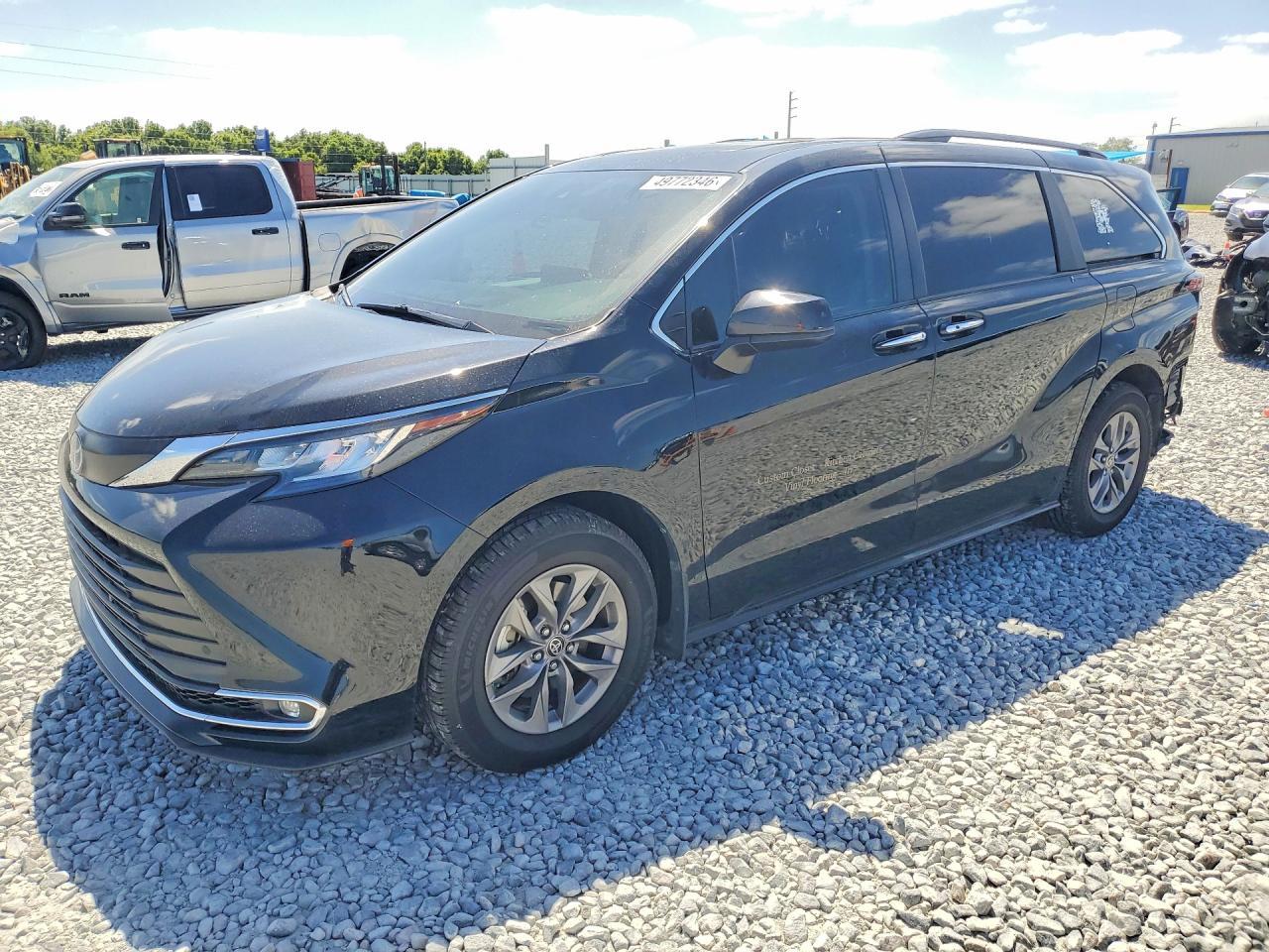 2023 Toyota Sienna Xle