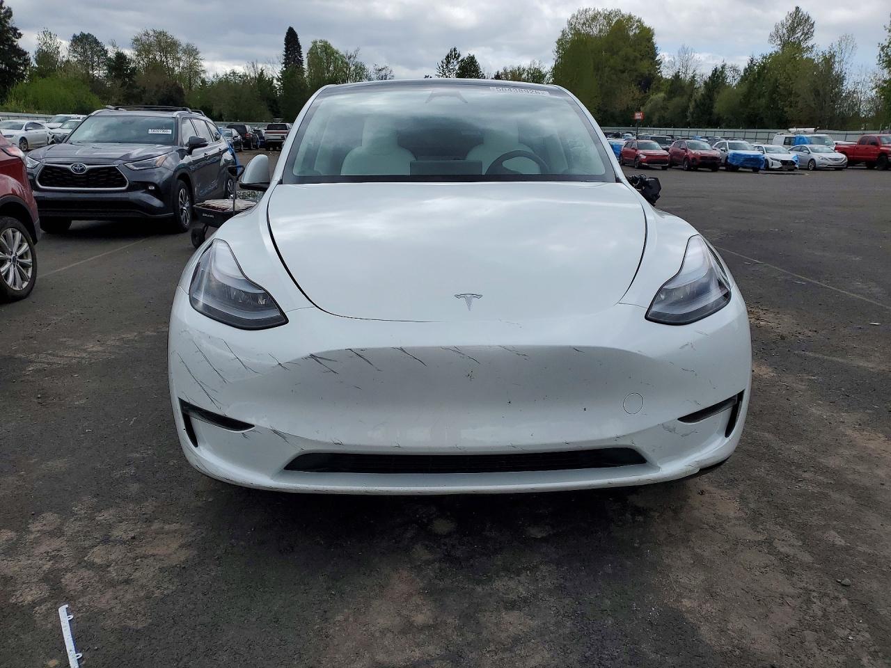 2025 Tesla Model Y - Фото 5