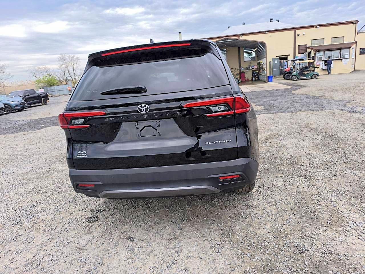 2024 Toyota Grand Highlander Platinum - Image 6