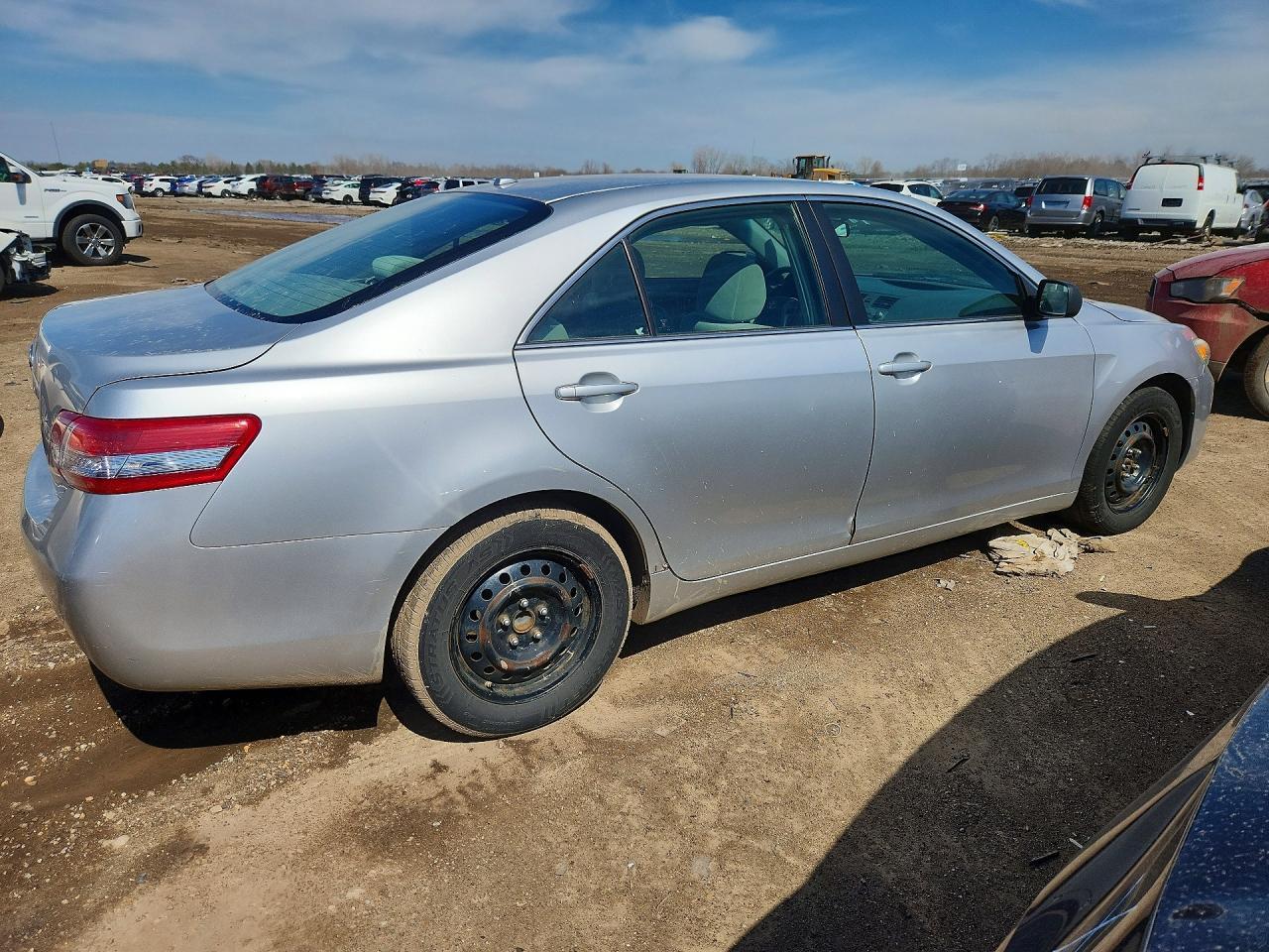 2010 Toyota Camry Le - Image 3