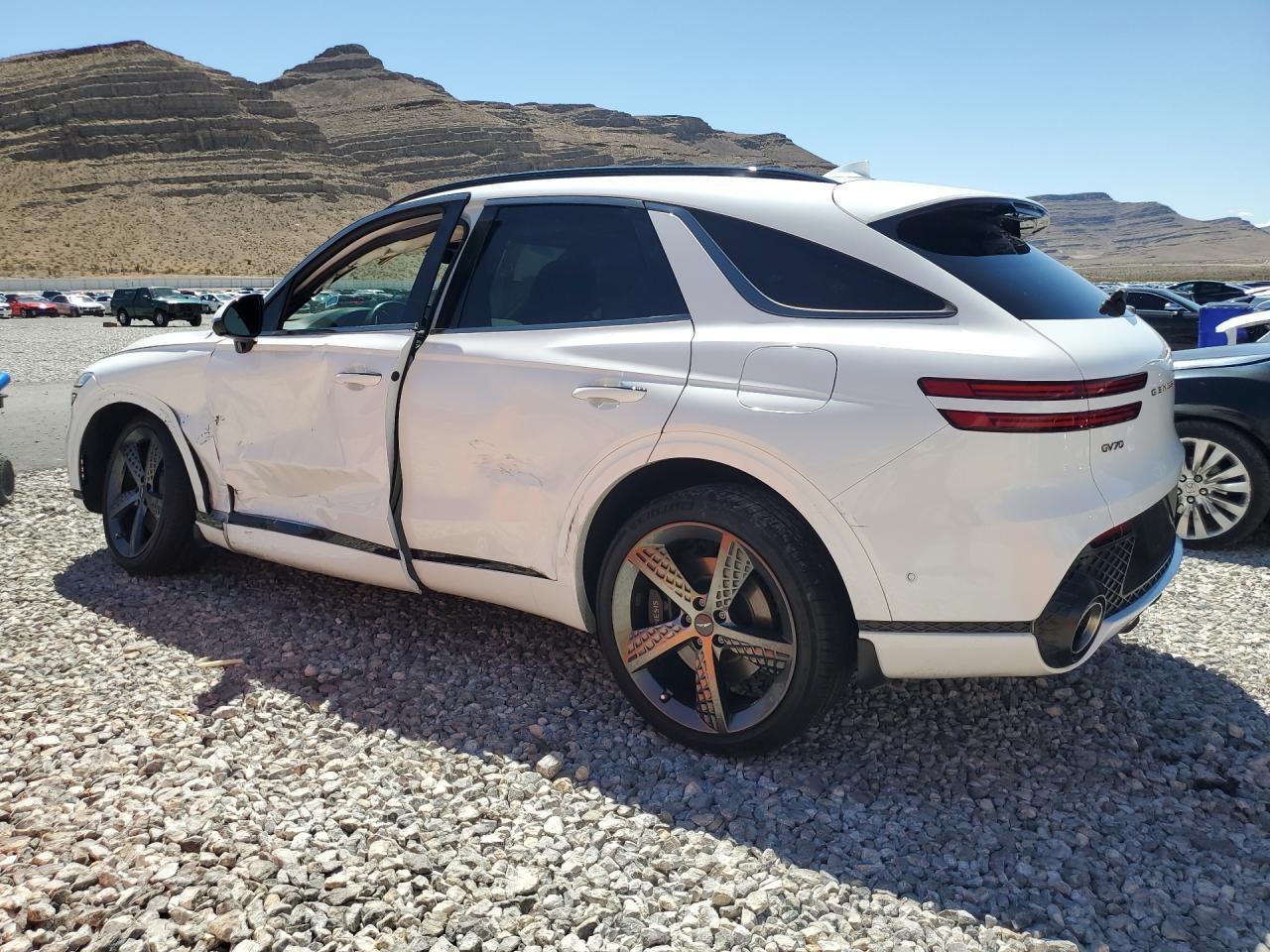 2023 Genesis Gv70 2.5T Standard - Фото 2