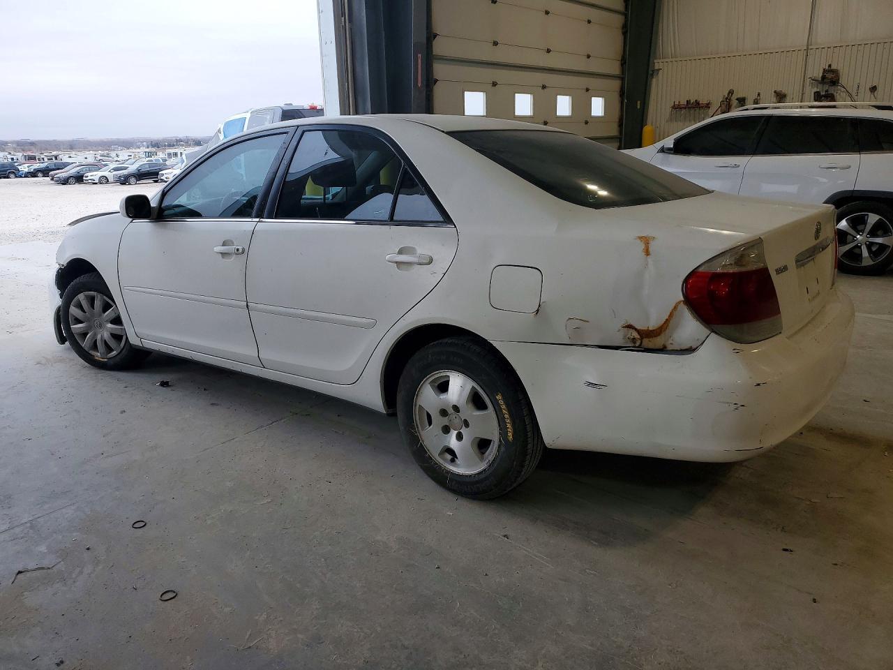 2005 Toyota Camry Le - Image 2