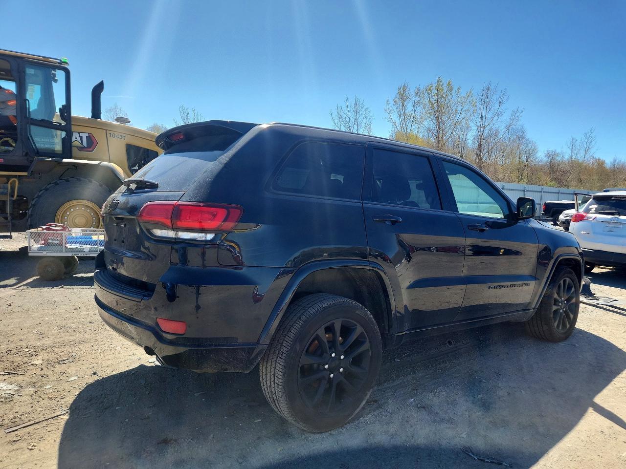 2022 Jeep Grand Cherokee Laredo E - Фото 3