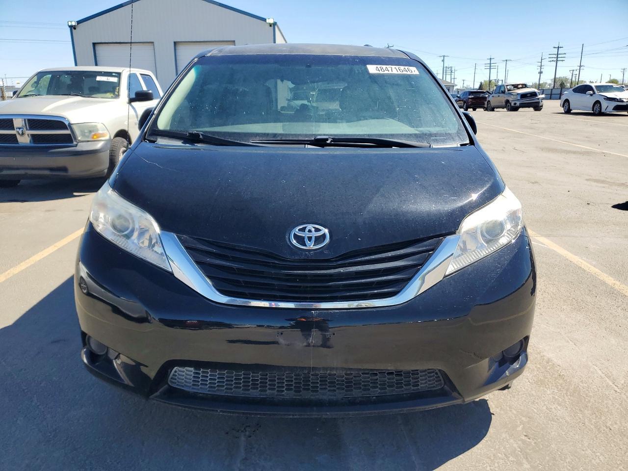 2013 Toyota Sienna Le 8-Passenger - Image 5