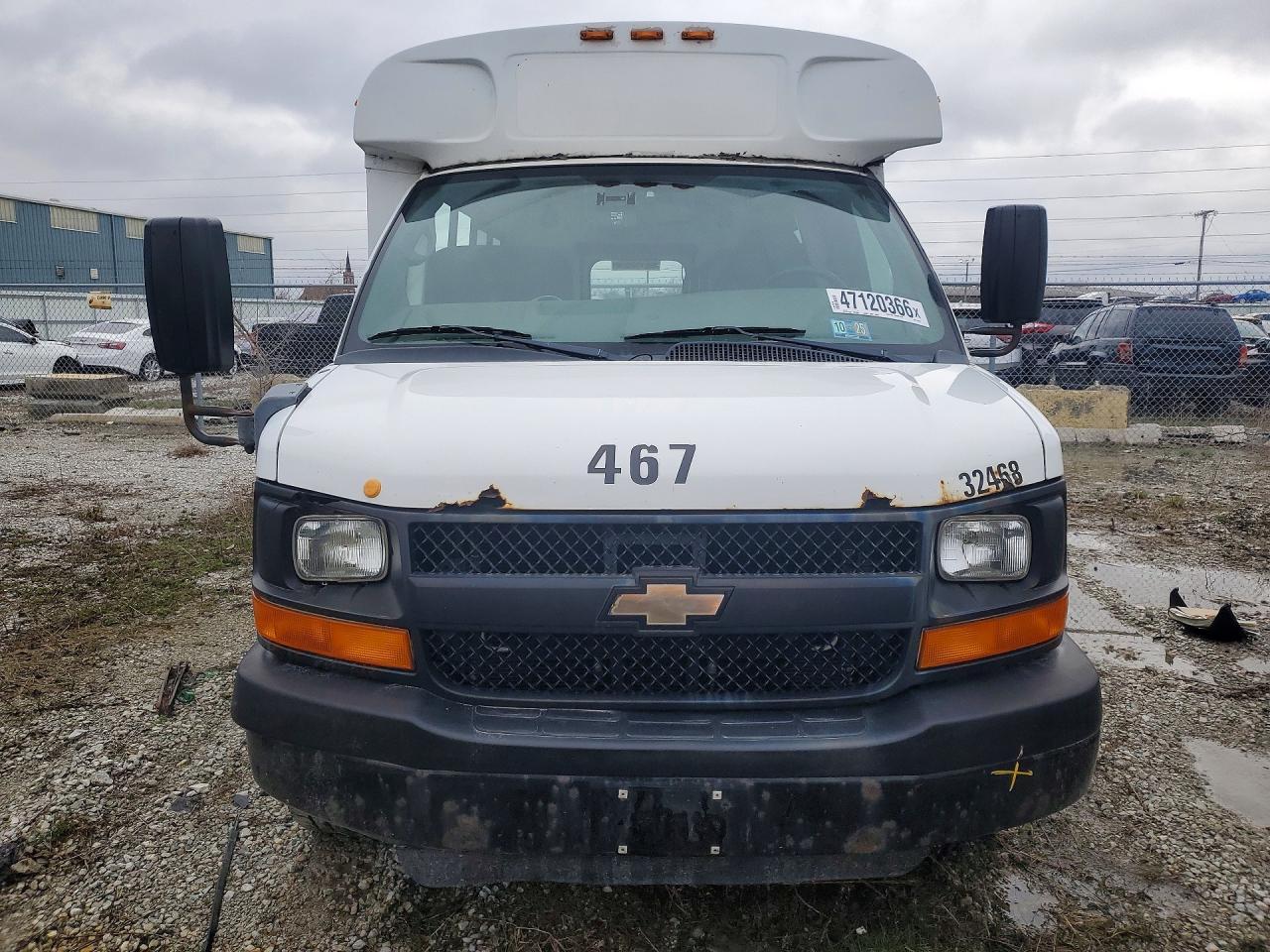 2012 Chevrolet Express Shuttle Bus - Фото 5