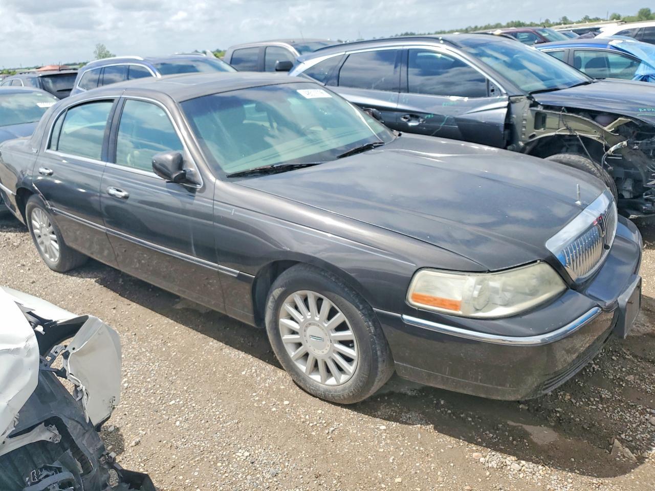 2005 Lincoln Town Car Signature Limited - Фото 4