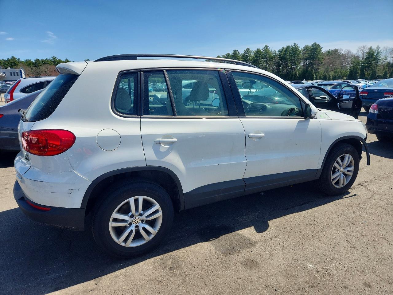 2016 Volkswagen Tiguan S - Фото 3