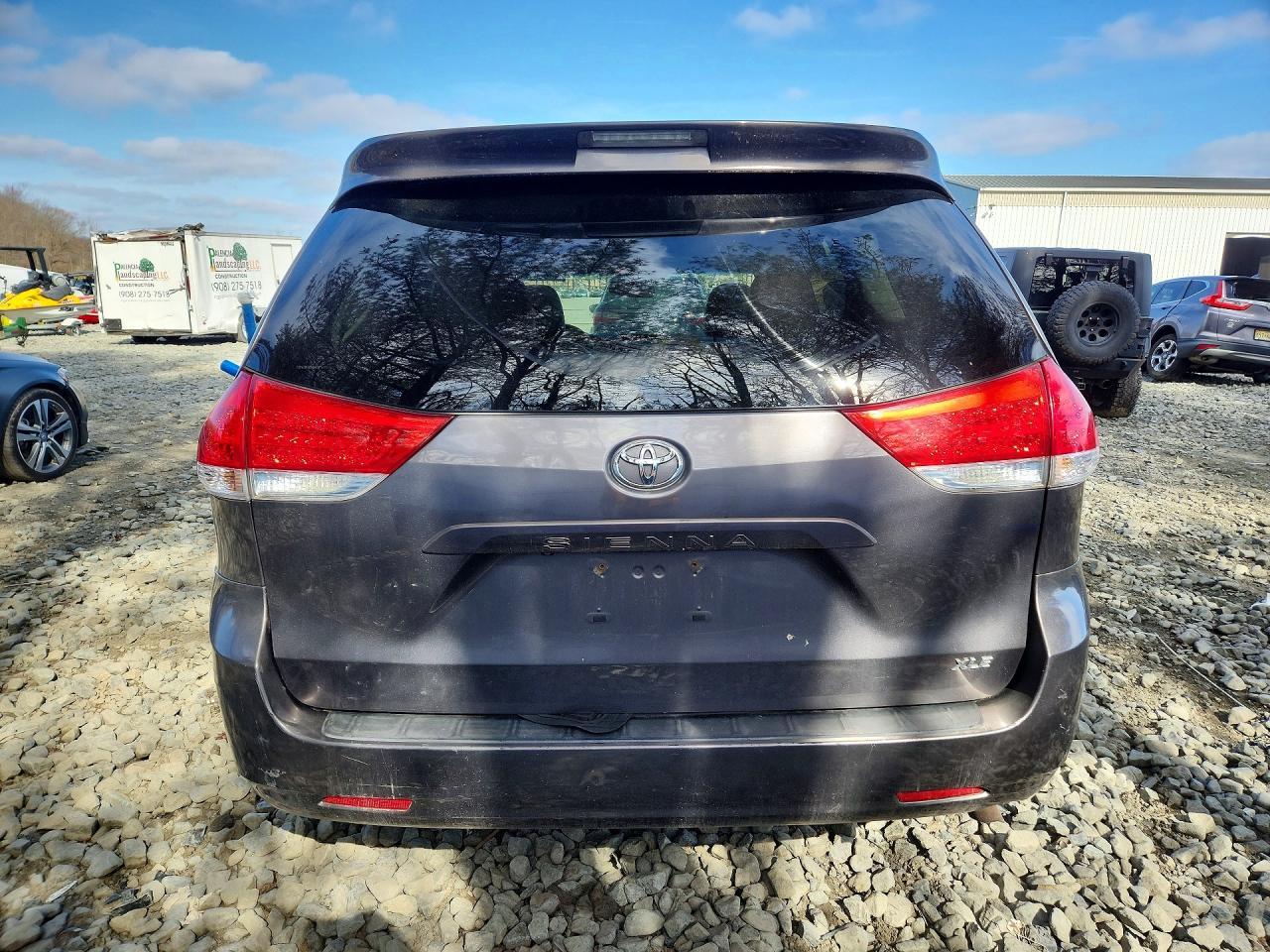 2011 Toyota Sienna Xle 8-Passenger - Фото 6