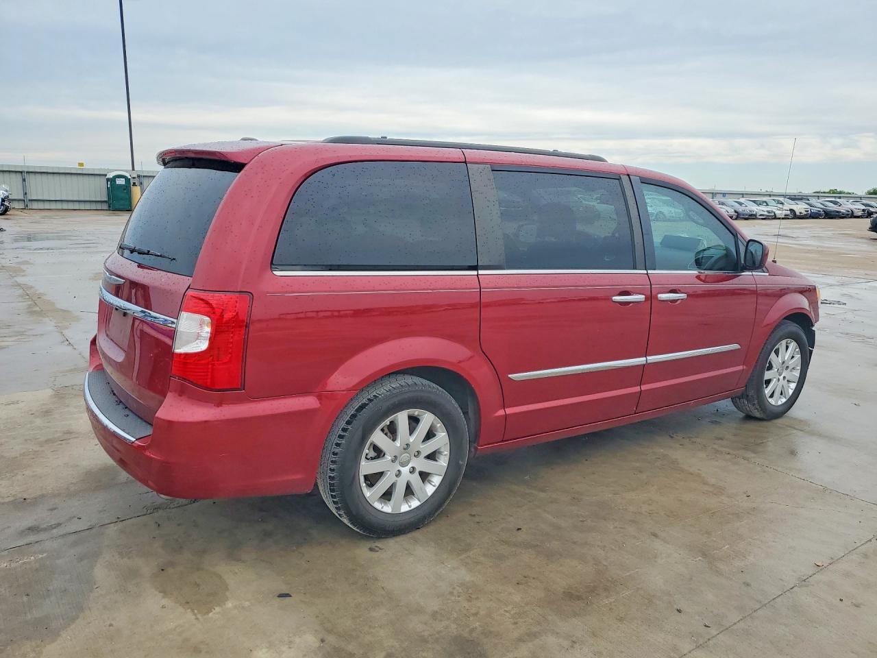 2016 Chrysler Town & Country Touring - Фото 3