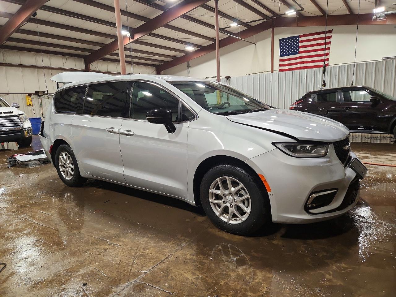 2026 Chrysler Pacifica Select - Image 4