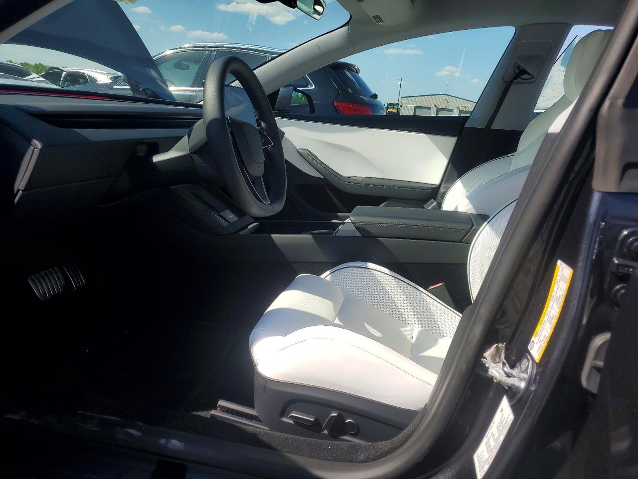 2024 Tesla Model 3 - Image 7