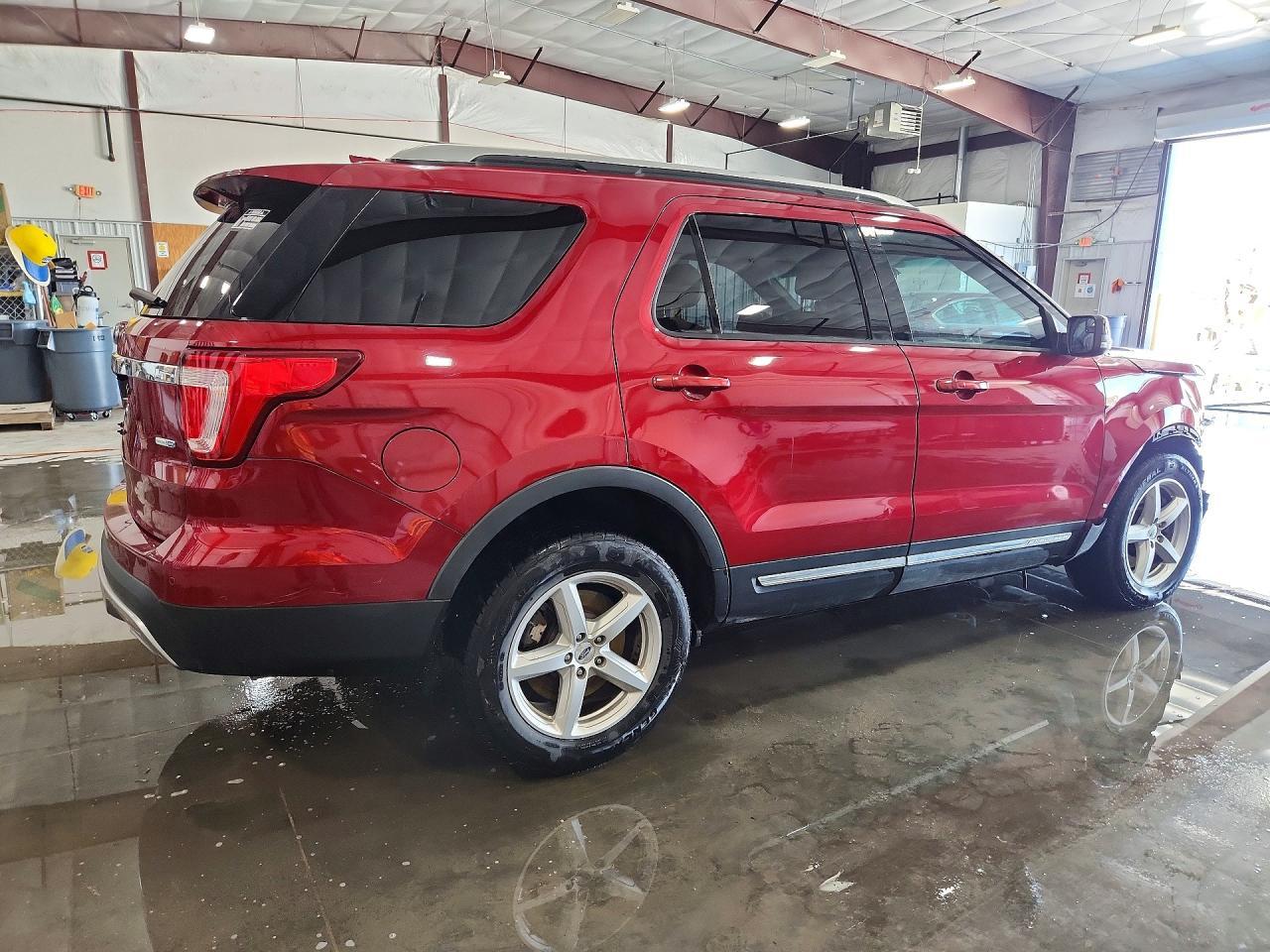 2016 Ford Explorer Xlt - Image 3