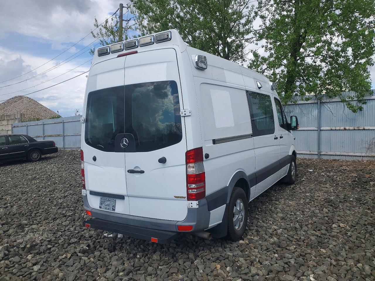 2014 Mercedes-Benz Sprinter 2500 Ambulance - Image 4