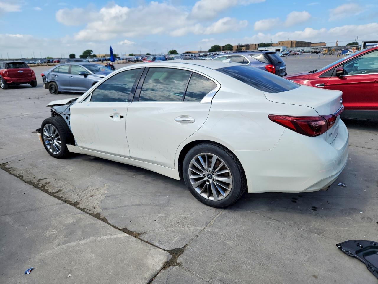 2018 Infiniti Q50 3.0T Luxe - Image 2