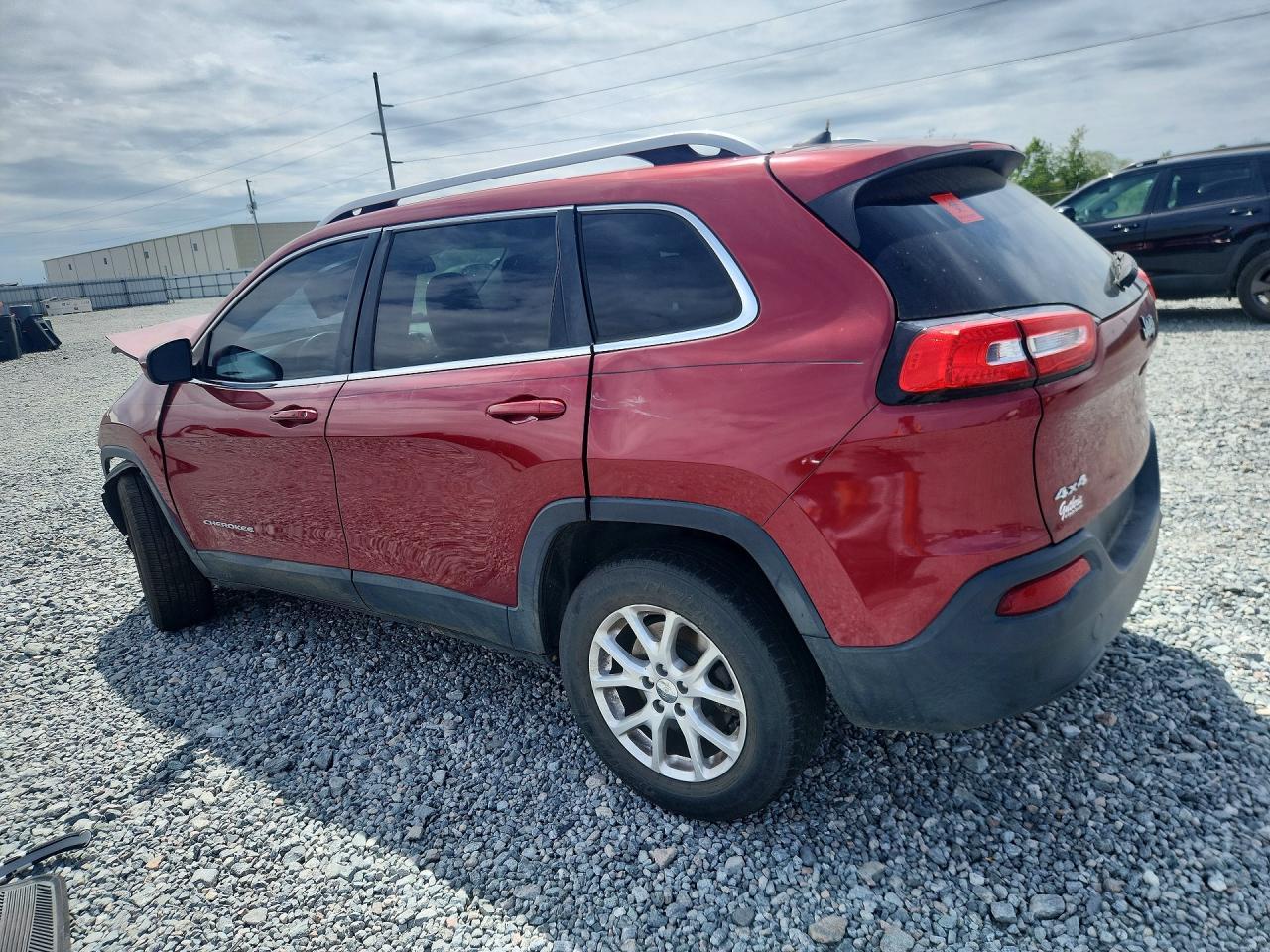 2016 Jeep Cherokee Latitude - Image 2
