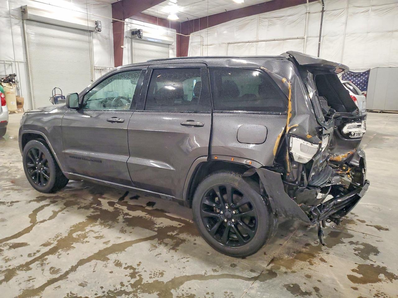 2017 Jeep Grand Cherokee Laredo - Image 2