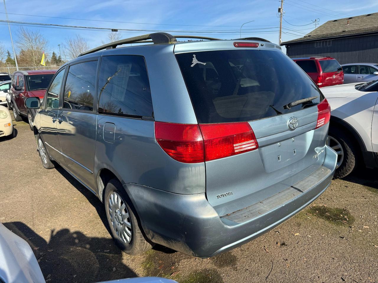 2004 Toyota Sienna Le 7 Passenger - Image 3