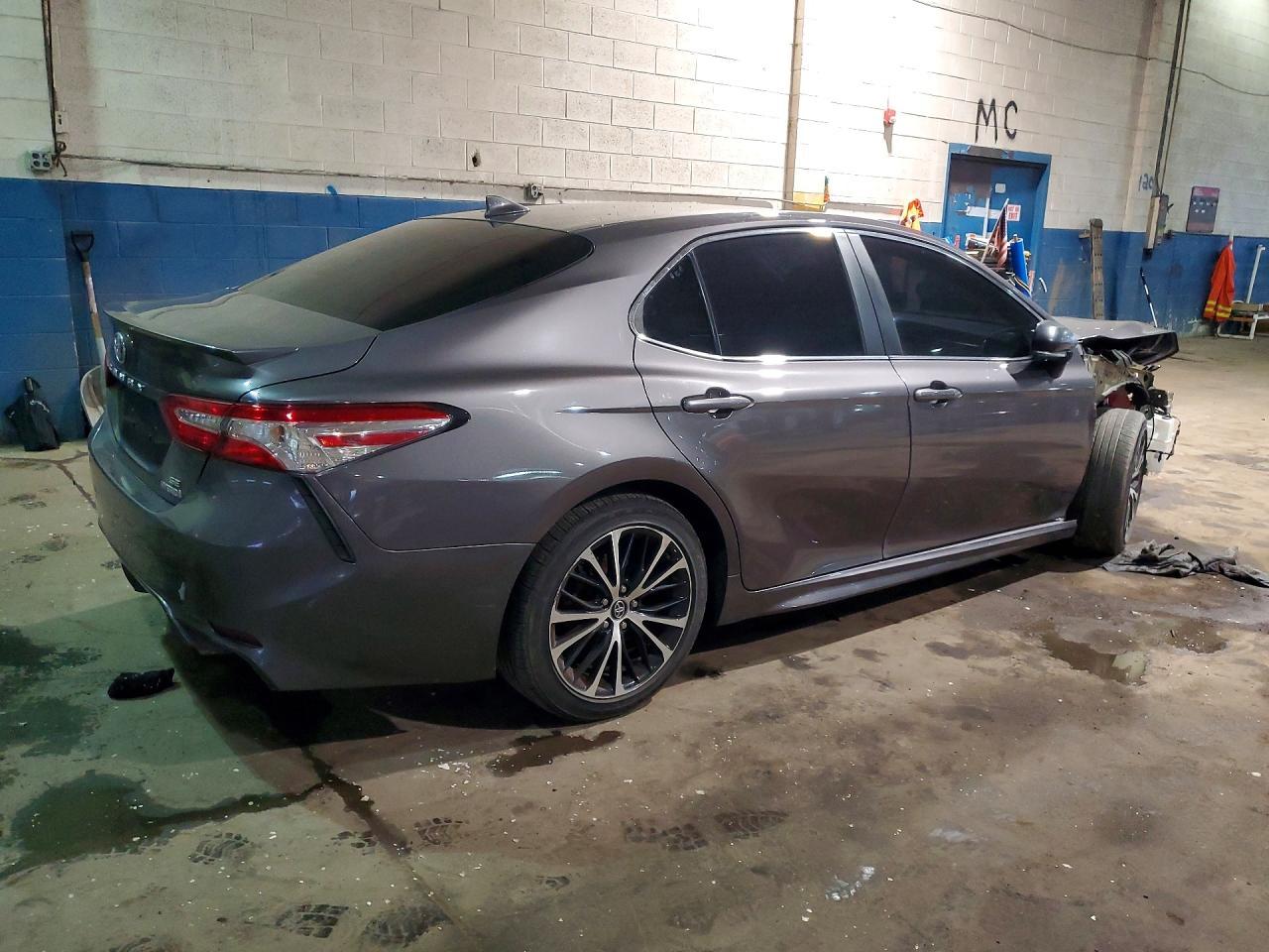 2020 Toyota Camry Hybrid Se - Image 3