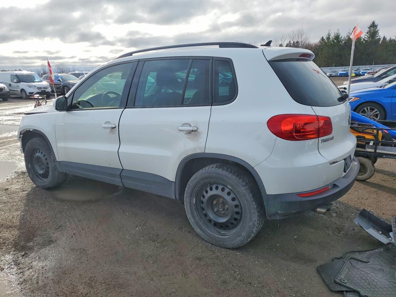 2016 Volkswagen Tiguan - Image 2