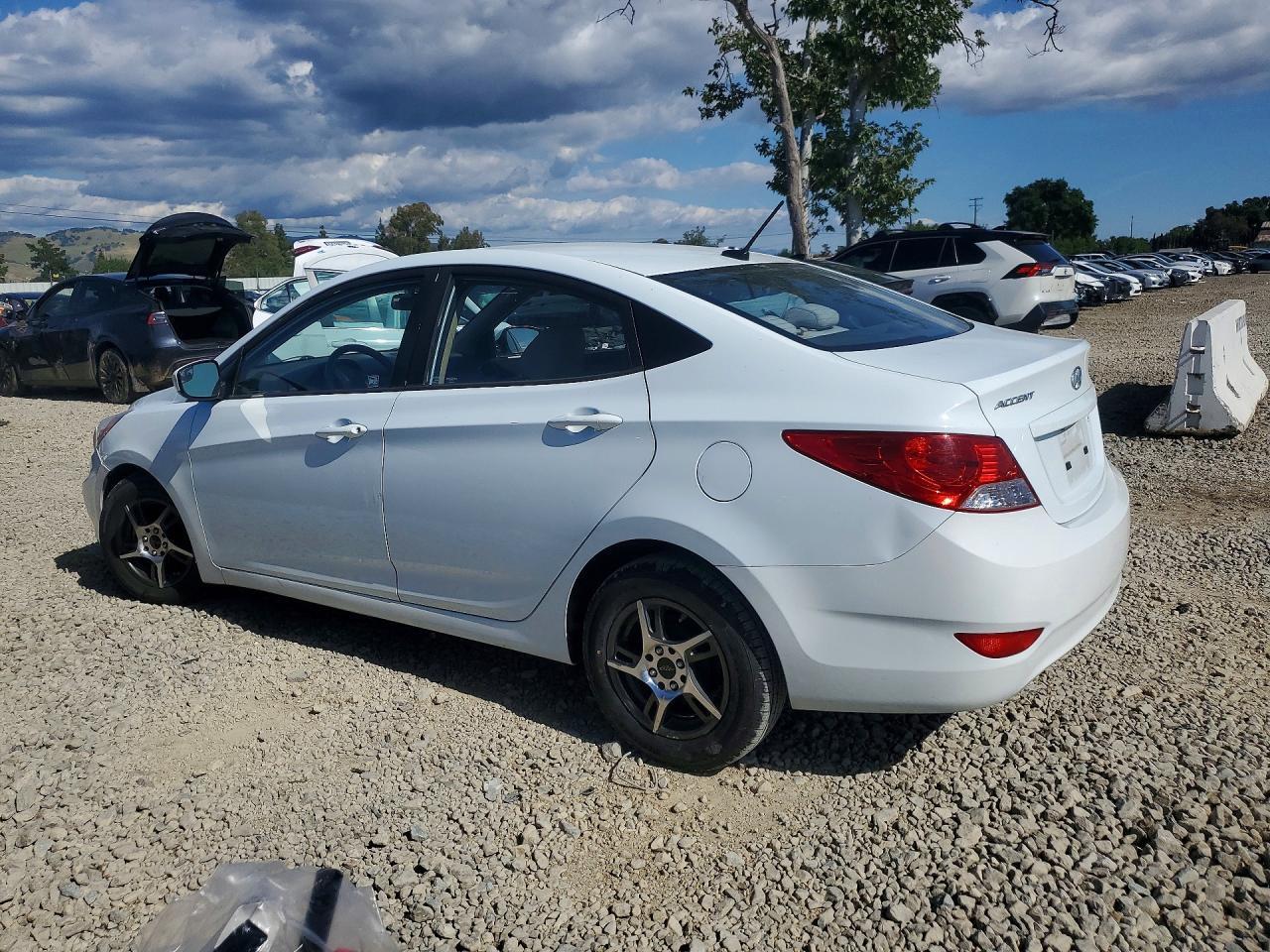 2014 Hyundai Accent Gls - Фото 2