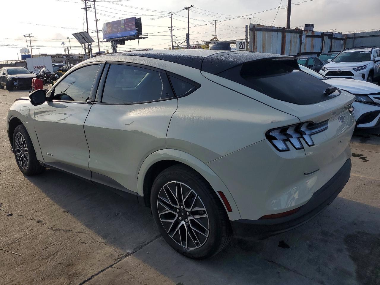 2025 Ford Mustang Mach-E Premium - Фото 2