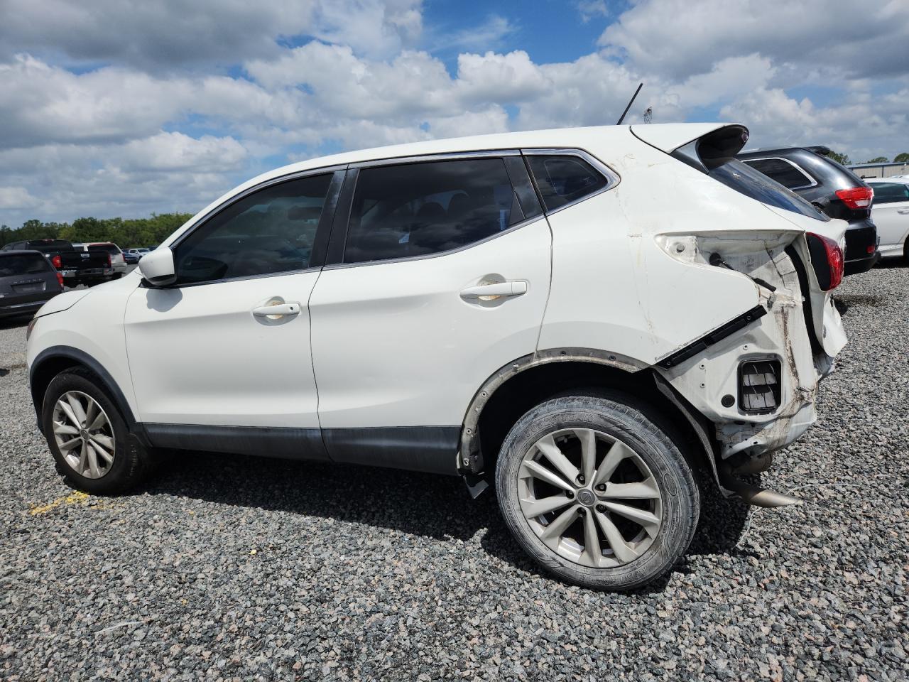 2017 Nissan Rogue Sport S - Фото 2