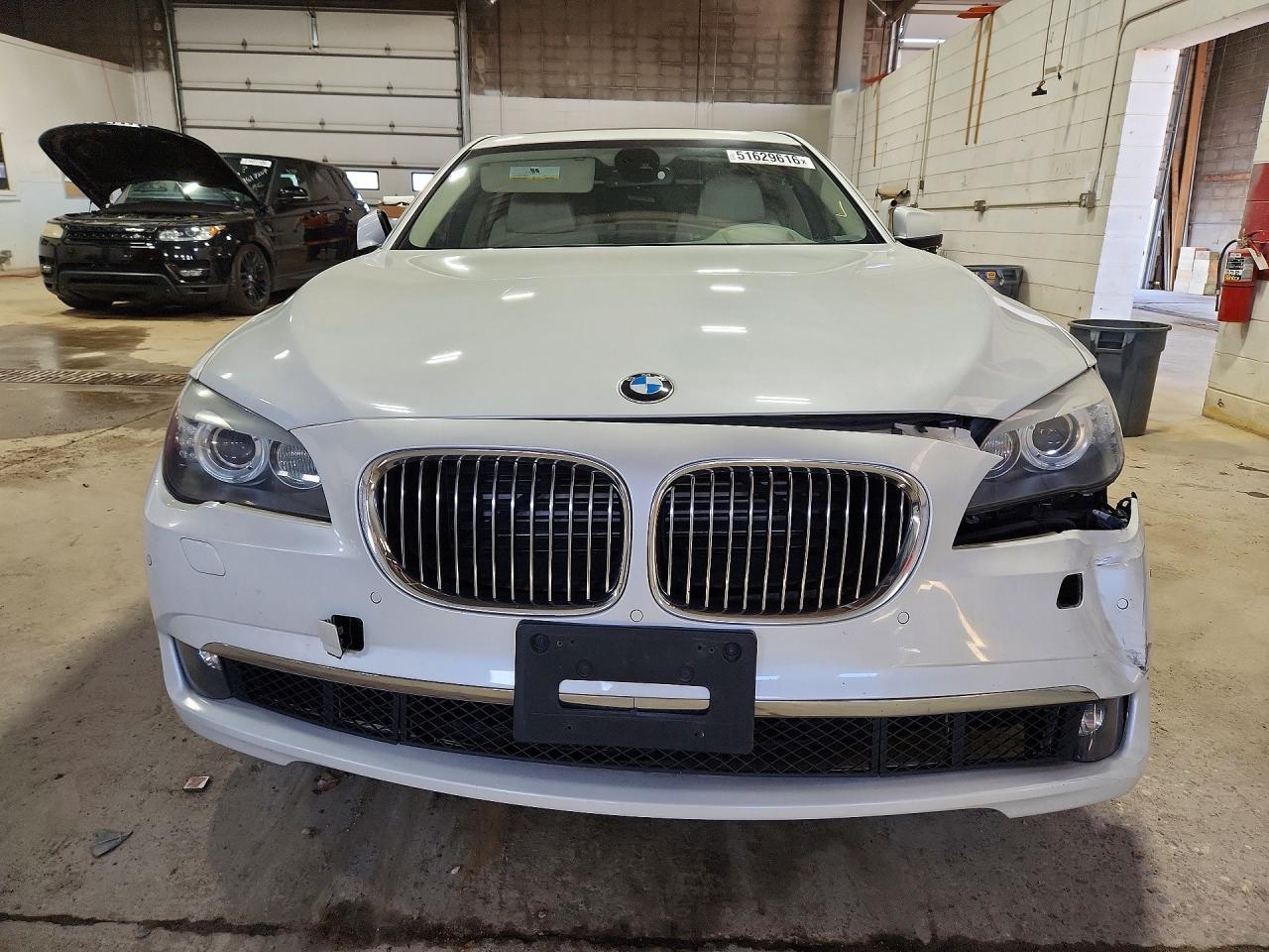 2012 BMW 7 Series 740I Rwd - Фото 5