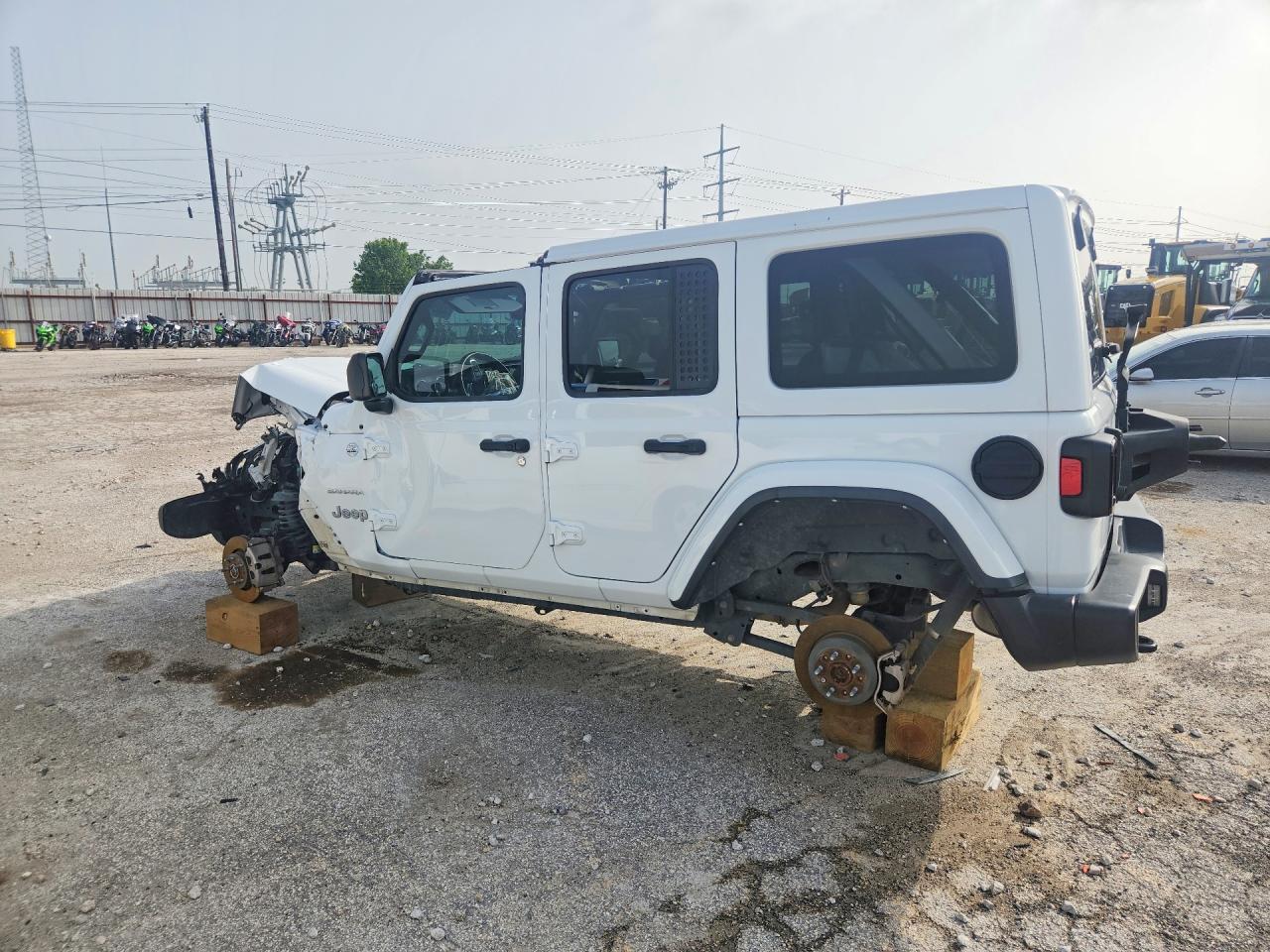 2022 Jeep Wrangler Unlimited Sahara - Фото 2