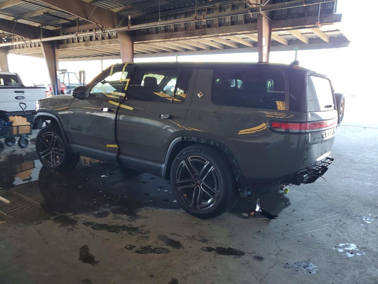2026 Rivian R1S Premium - Фото 2
