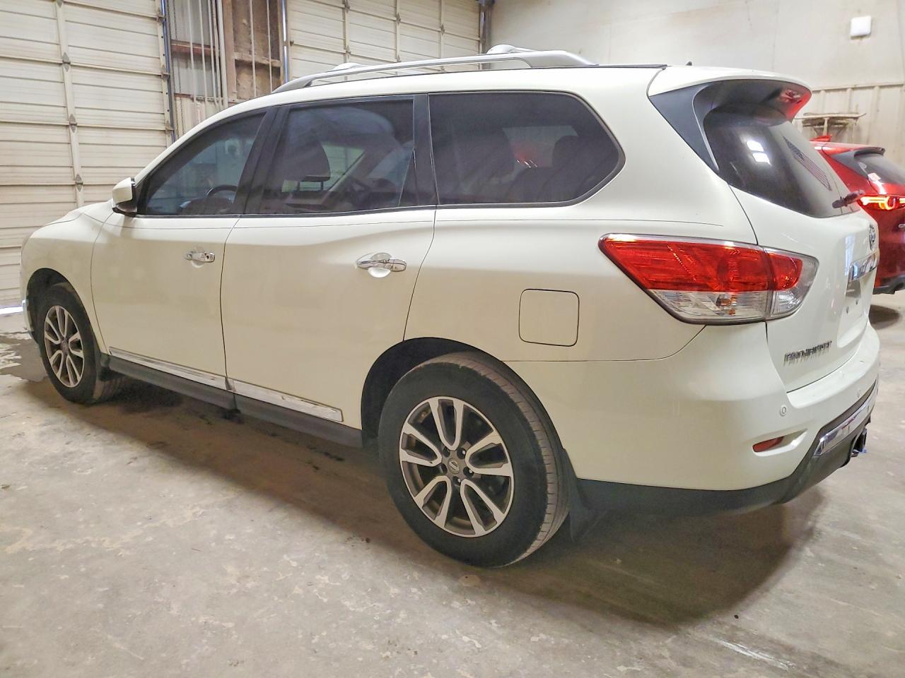 2013 Nissan Pathfinder S - Image 2