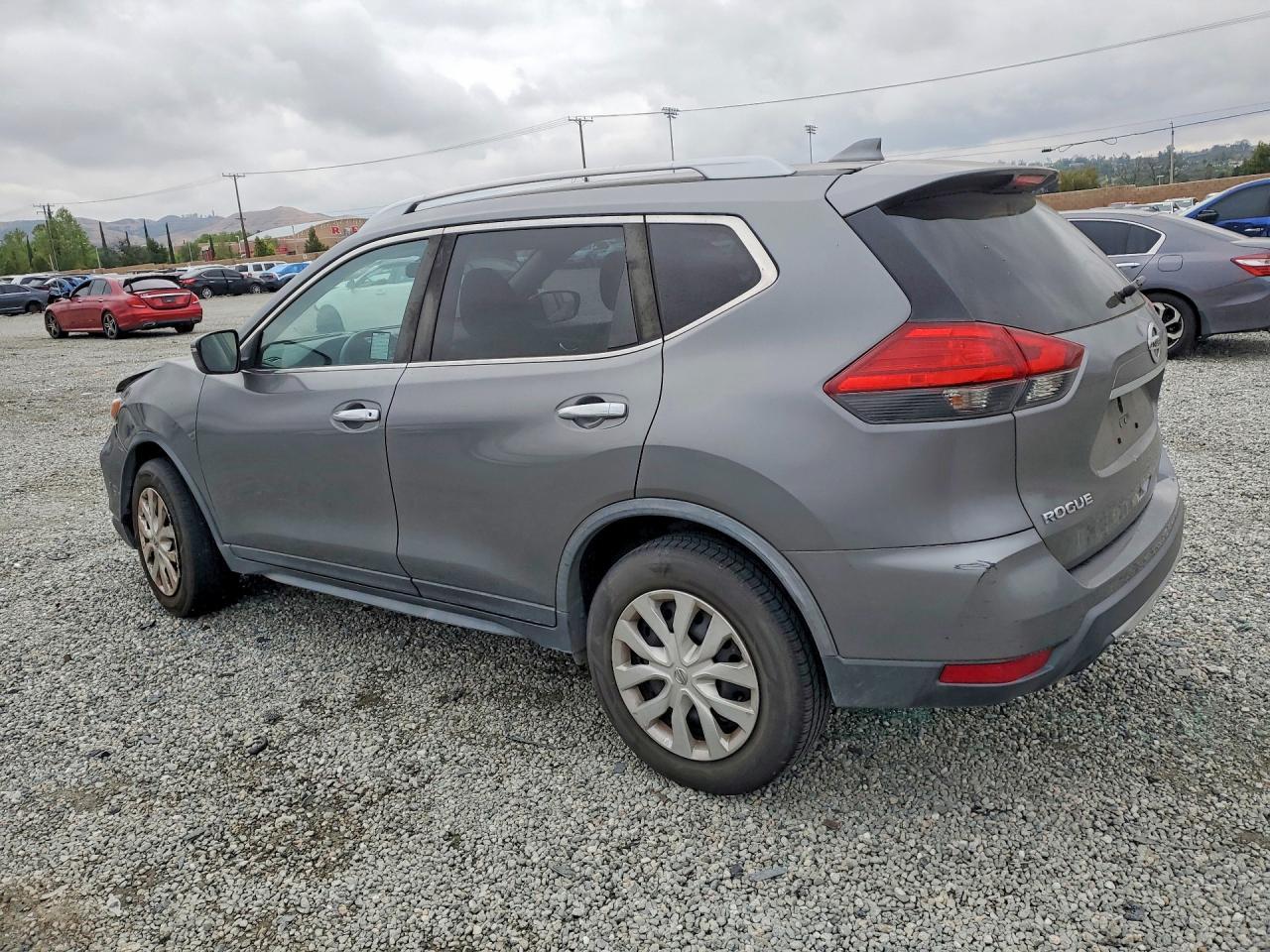 2017 Nissan Rogue S - Фото 2