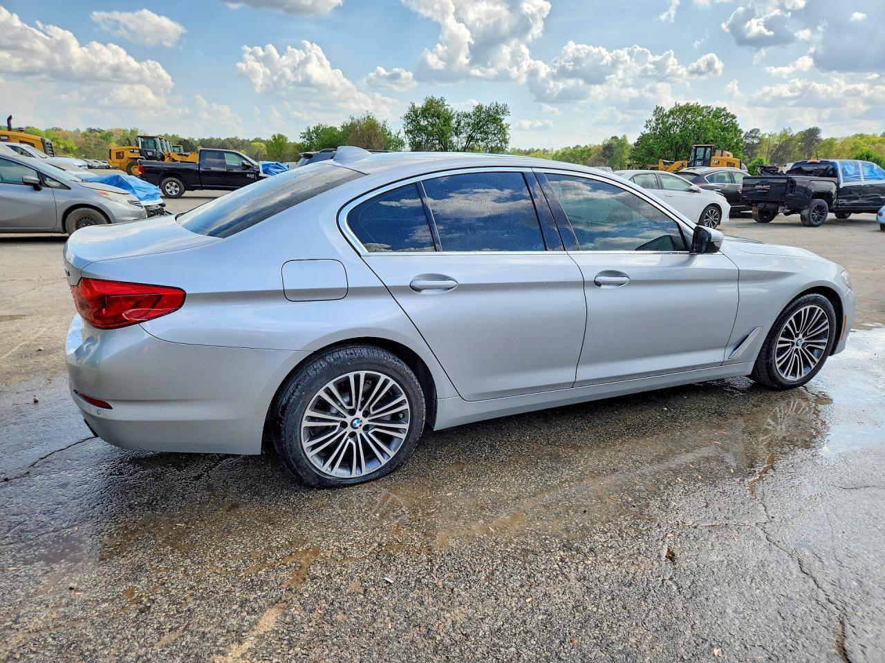 2019 BMW 530 I - Image 3