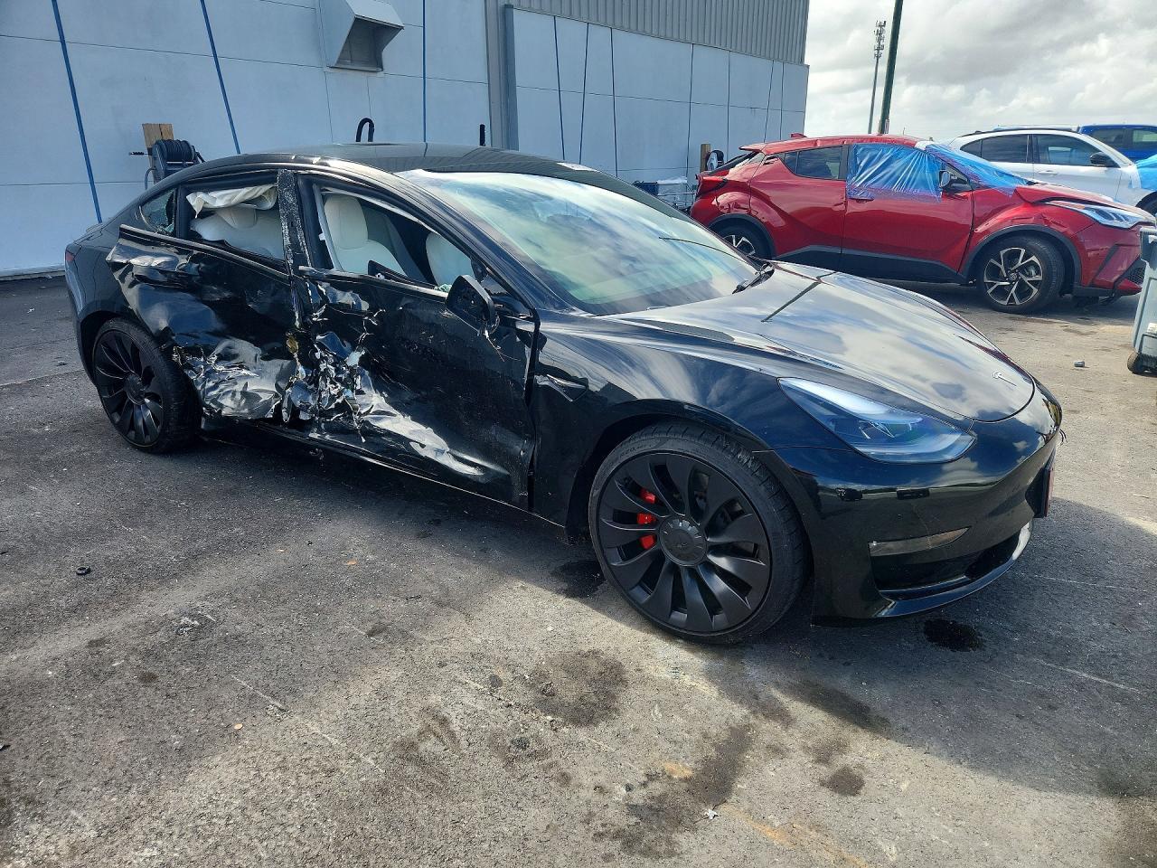 2023 Tesla Model 3 - Фото 4