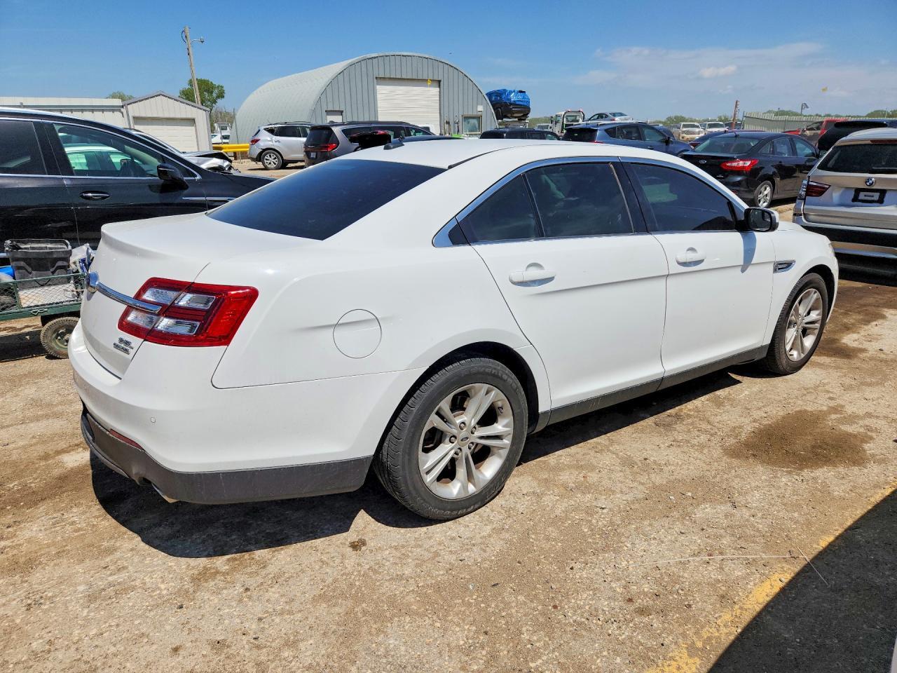 2016 Ford Taurus Sel - Фото 3
