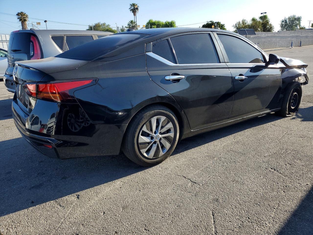 2020 Nissan Altima 2.5 S - Фото 3