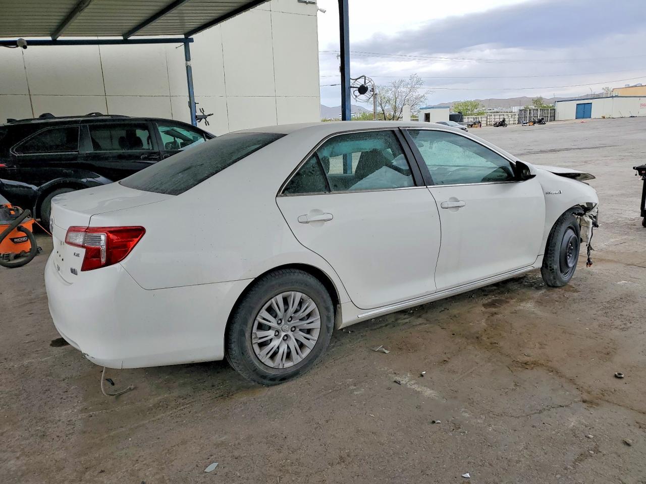 2014 Toyota Camry Hybrid Le - Фото 3