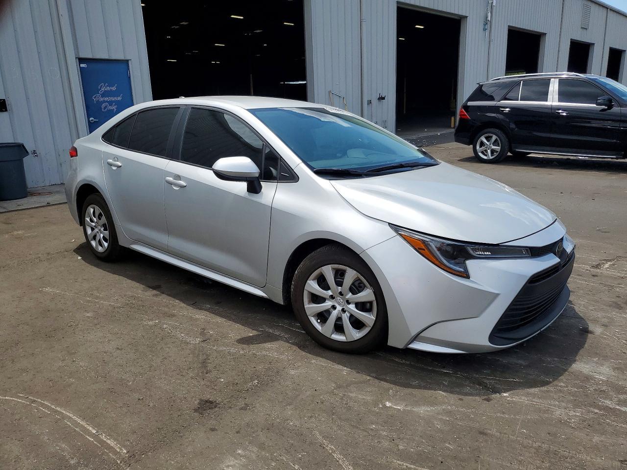2025 Toyota Corolla Le - Фото 4