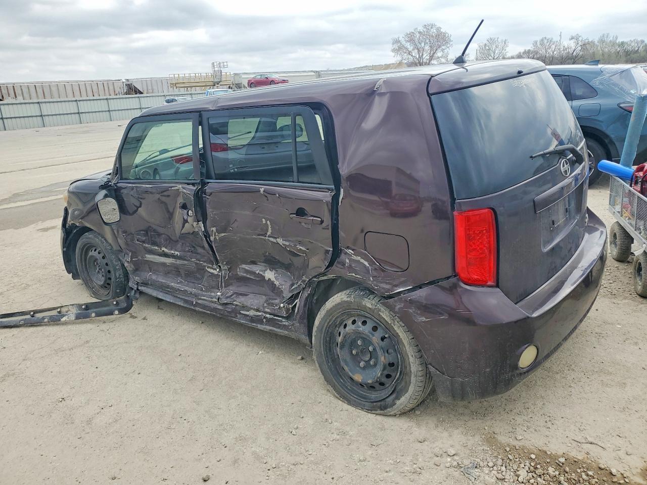 2009 Scion Xb Base - Фото 2