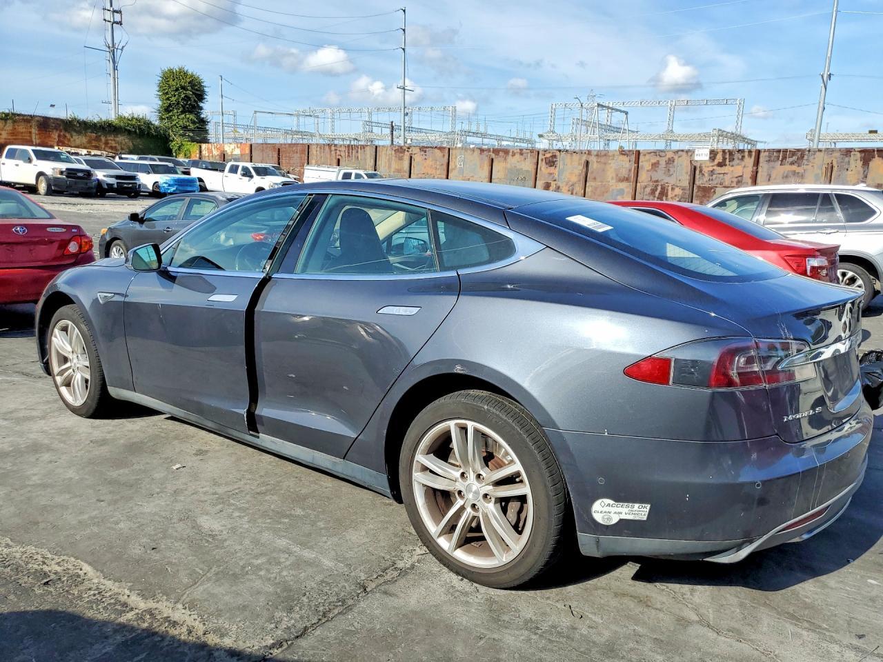 2015 Tesla Model S 85 - Фото 2