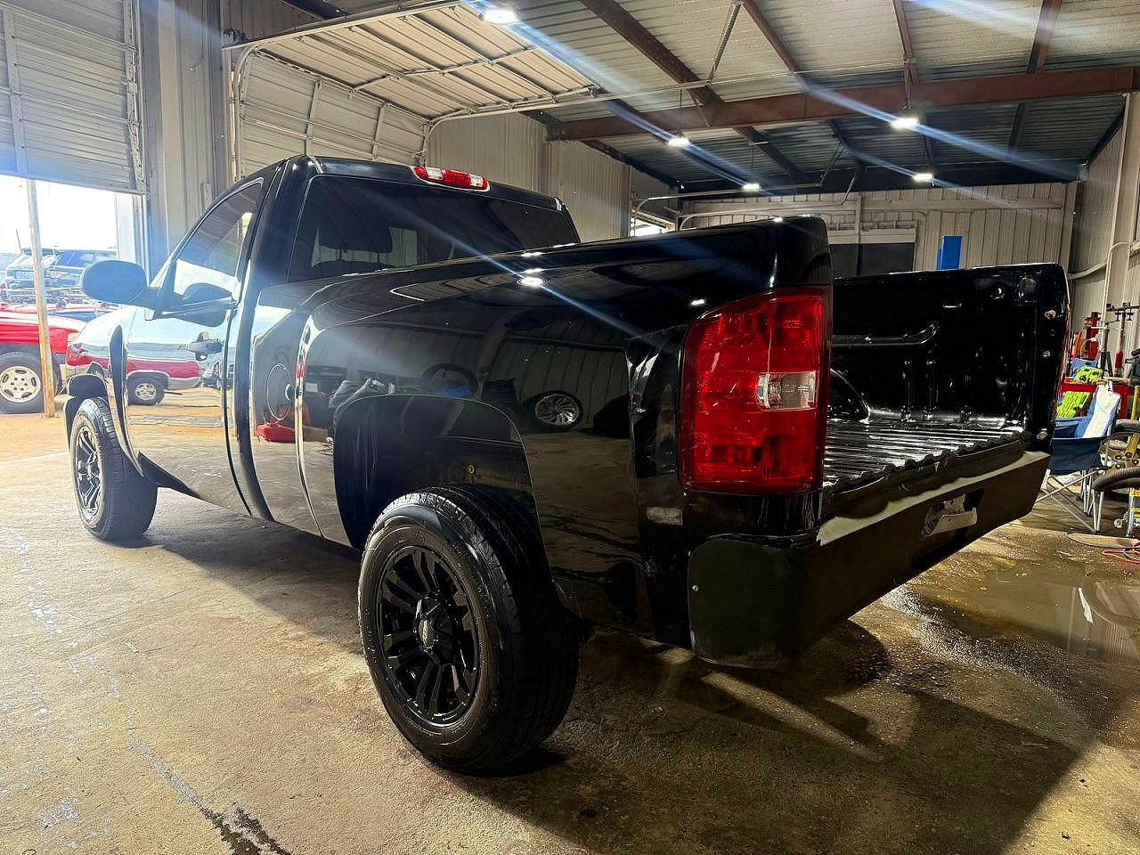 2008 Chevrolet Silverado C1500 - Фото 3